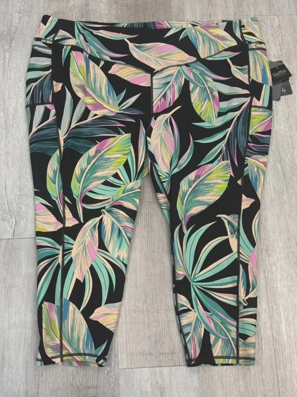 Torrid Black Tropical Performance Core Crop Active Leggings - New - Size 28 (5)